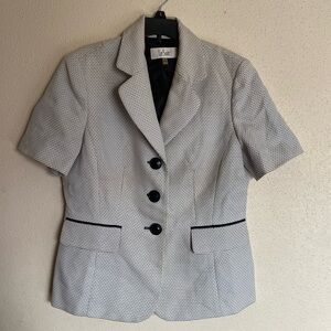 Short sleeve blazer , great conditions.